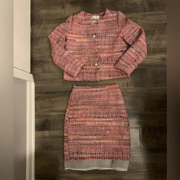 "Chanel-vibe" suit barbiecore - Picture 3 of 16